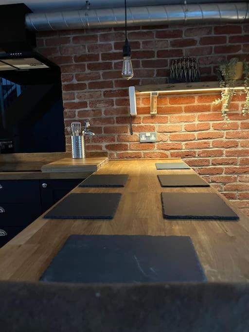 Newly Renovated Stunning Warehouse Apartment Bournemouth Eksteriør bilde