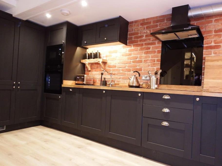 Newly Renovated Stunning Warehouse Apartment Bournemouth Eksteriør bilde