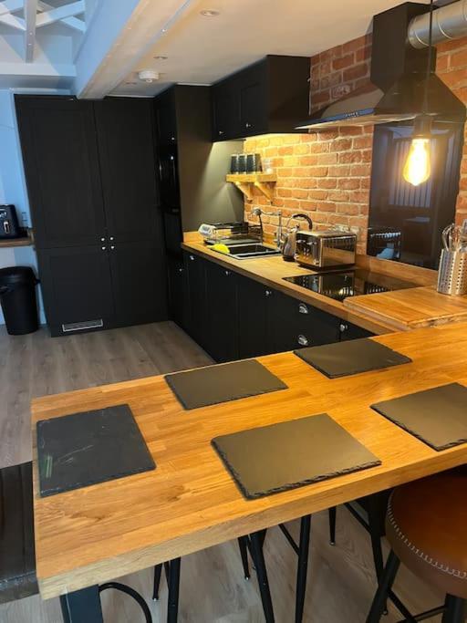 Newly Renovated Stunning Warehouse Apartment Bournemouth Eksteriør bilde