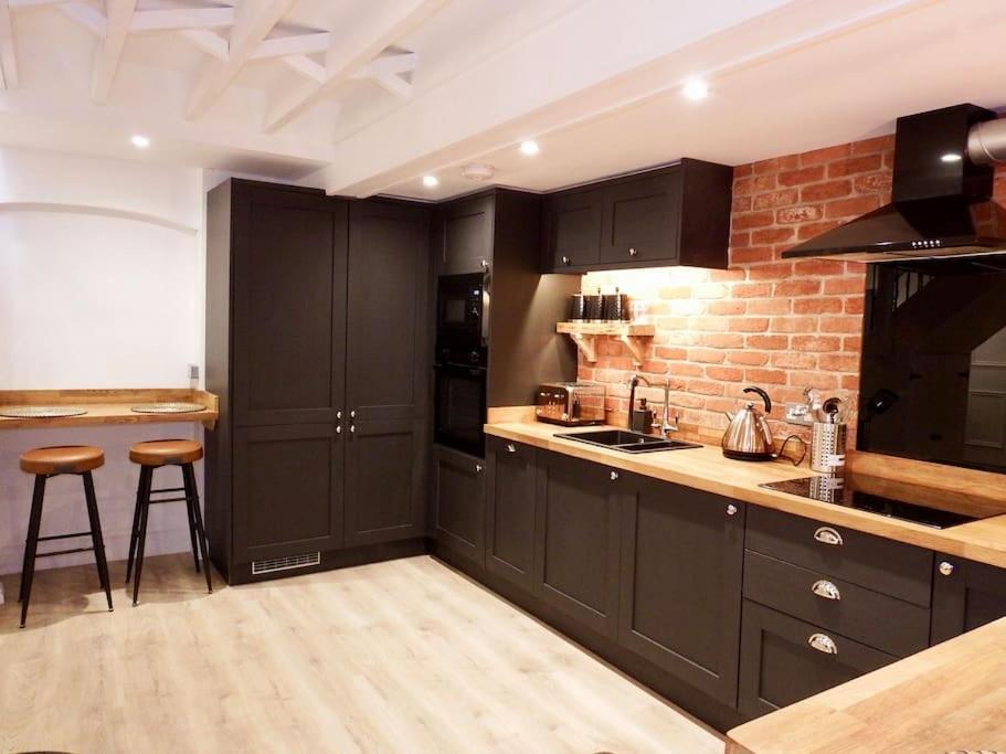 Newly Renovated Stunning Warehouse Apartment Bournemouth Eksteriør bilde