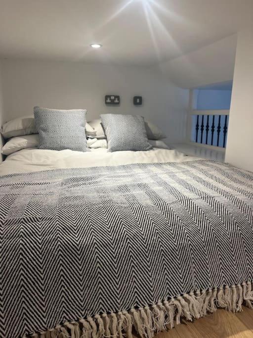 Newly Renovated Stunning Warehouse Apartment Bournemouth Eksteriør bilde