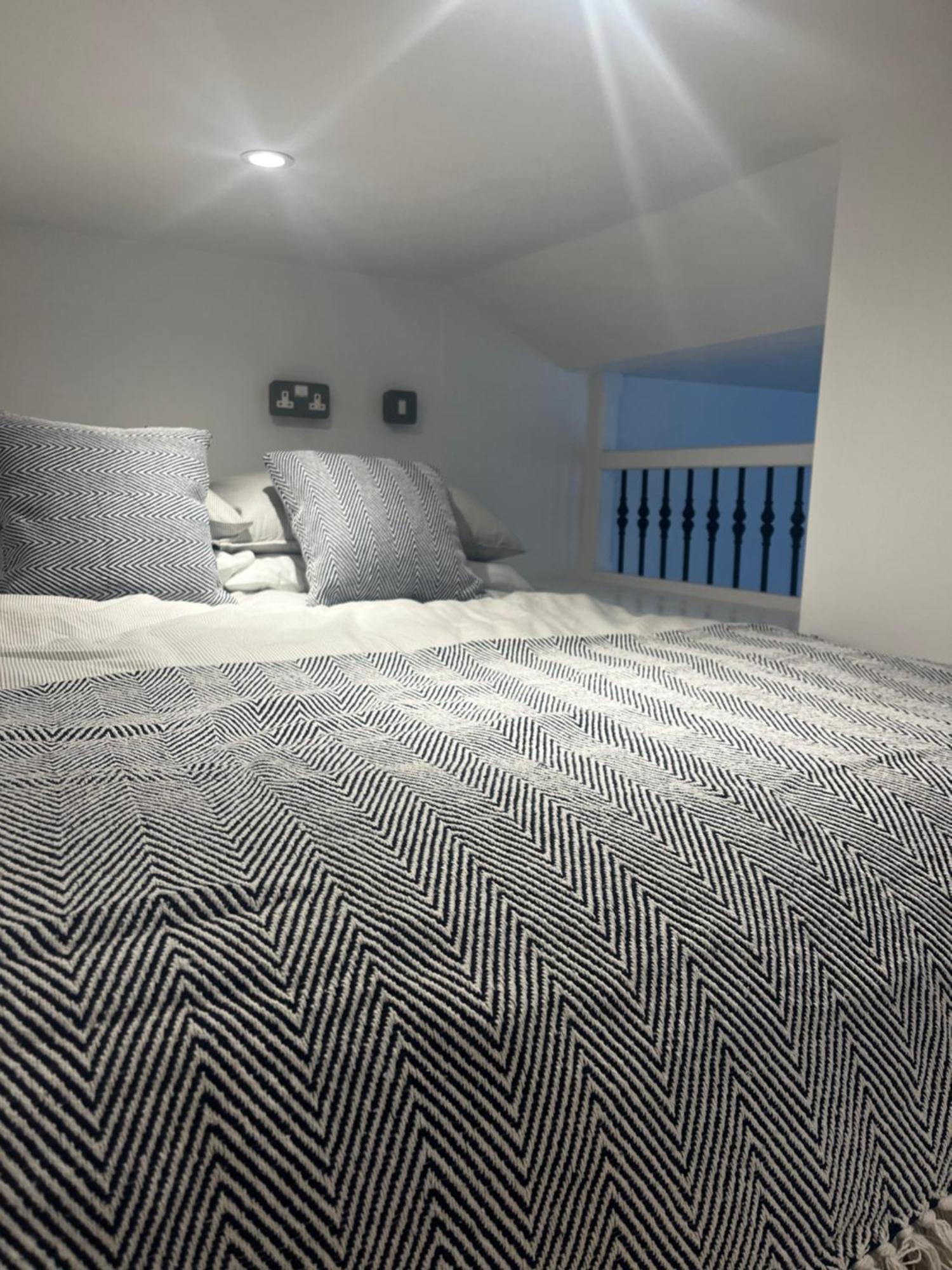 Newly Renovated Stunning Warehouse Apartment Bournemouth Eksteriør bilde